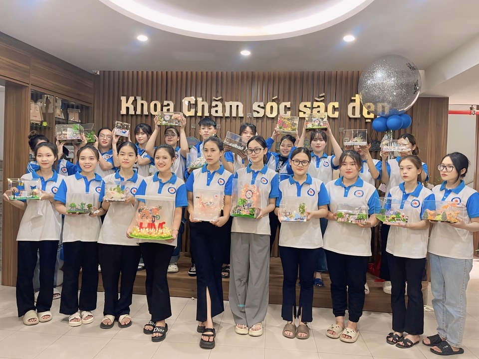 Hình ảnh sinh viên Khoa Chăm Sóc sắc đẹp sau kỳ thi Tốt Nghiệp